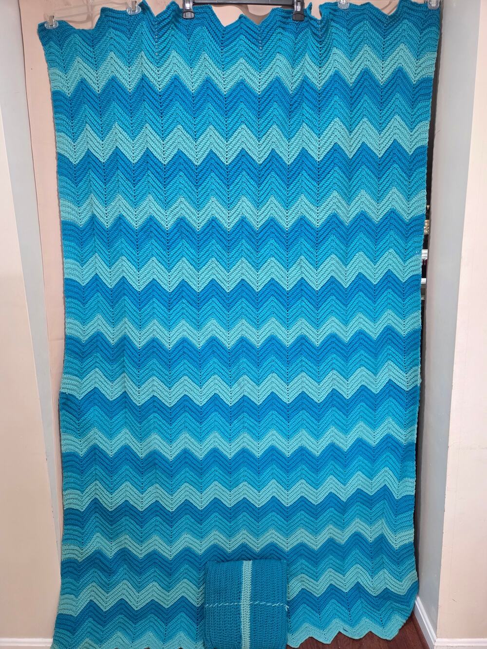 Vintage Hand Made Blue/Teal Chevron Crochet Blanket Zig Zag Ripple 76" x 54"